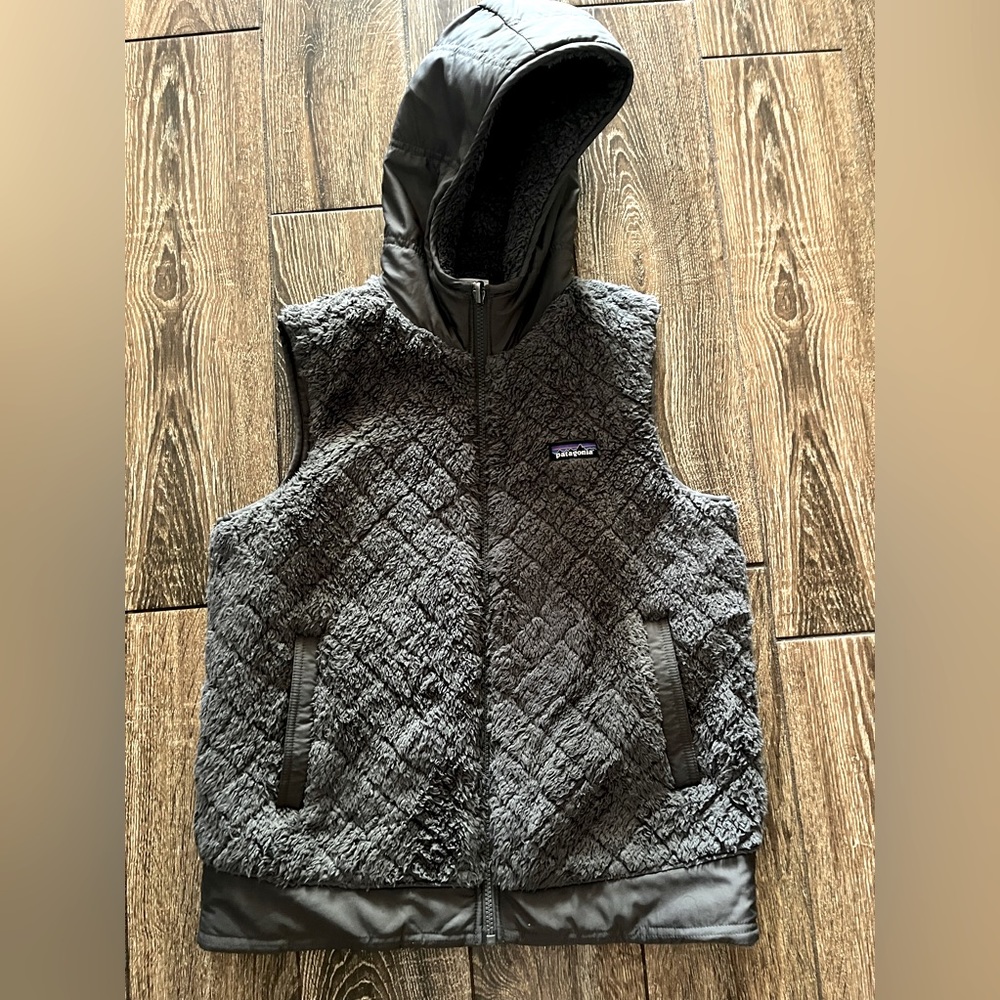 Patagonia reversible gray Los Gatos hoodie fluffy vest